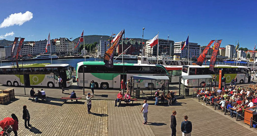 Busser fra Tide på Bryggen i Bergen