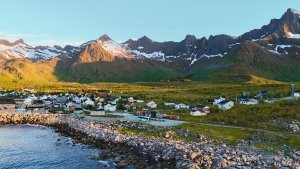 Opplev Senja i midnattsol
