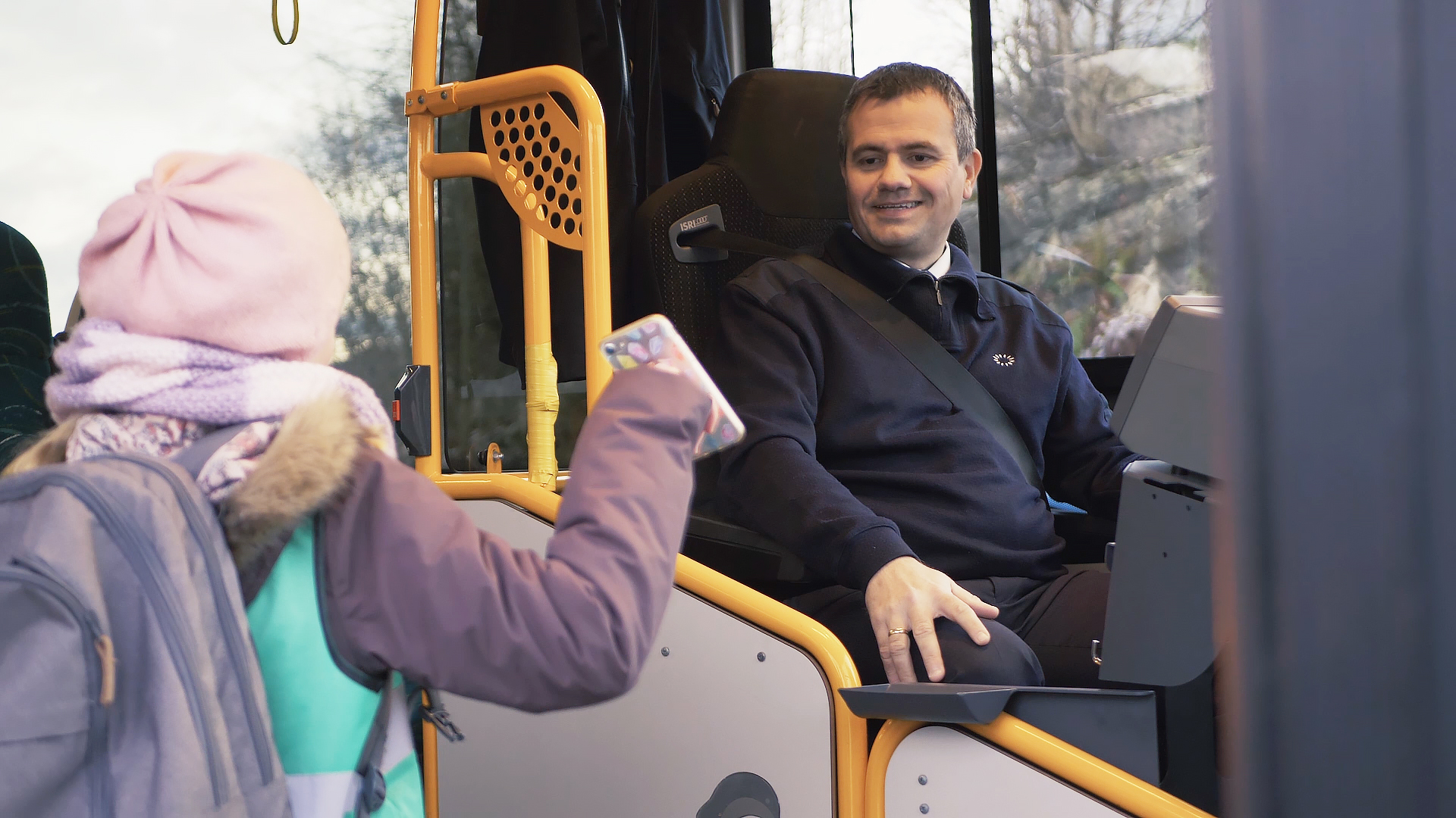 Gjensidig respekt mellom passasjer og sjåfør gjør bussturen ekstra hyggelig.