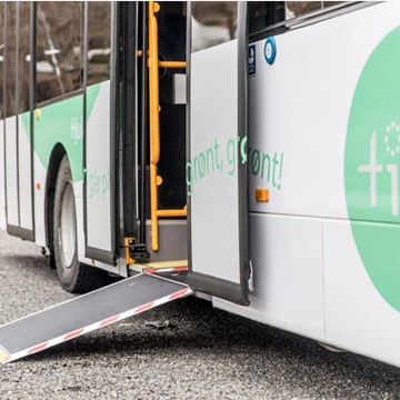 Elbuss med rullestolrampe til leie i Bergen